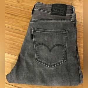 Levi’s 721 hide rise skinny jeans. Size 30